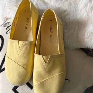 TOMS Women's Sunny Yellow Loafers